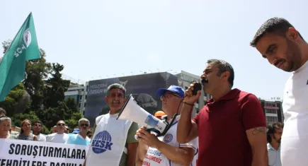 Belediye emekçilerinden üniformalı eylem