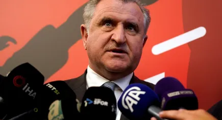Bakan Bak, kota alan milli atletleri tebrik etti
