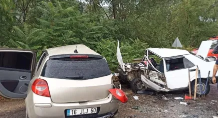 Bursa’da feci kaza: Kayganlaşan yolda birbirlerini girdiler! Ölü ve yaralılar var