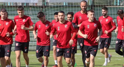 Karşıyaka'da ayrılıklar devam ediyor