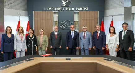 Ümit Özdağ: Almanya Bozkurt işareti yapanlarla değil Hitler işareti yapanlarla uğraşsın