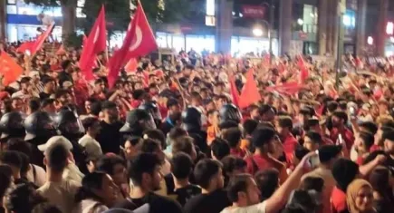 A Milli Takım Berlin'de coşkuyla karşılandı