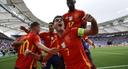 Adını yarı finale yazdıran ilk isim İspanya!