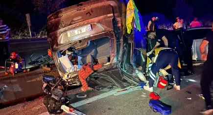 Balıkesir’de feci kaza: İki araç kafa kafaya çarpıştı! Ölü ve yaralılar var