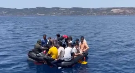 Çanakkale'de  32 kaçak göçmen Sahil Güvenlik ekiplerince kurtarıldı