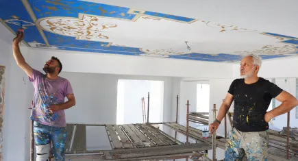 Hat ustası 28 yıldır Türkiye'nin camilerini süslüyor