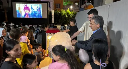 Bursa'da Gemlikli Çocuklara açık hava sineması