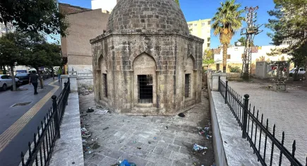 Mardin'de tarihi kümbette çöp birikintisi oluştu