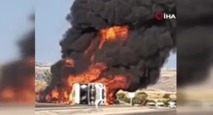 Akaryakıt yüklü tanker alevlere teslim oldu