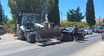 Muğla’da feci kaza: Kepçeyle çarpışan otomobilin sürücüsü hayatını kaybetti