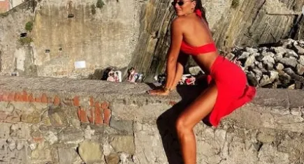 Camide müstehcen poz vermişti... Gündemden düşmeyi sevmiyor! Eda Taşpınar şimdi de İtalya'da