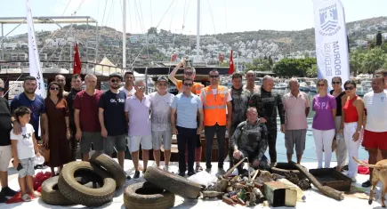 Bodrum'da deniz dibi temizliği: 213 kilogram atık çıkartıldı