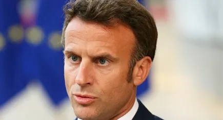 Macron: Cumhuriyet değerlerine inanan tüm siyasi güçleri, çoğunluk oluşturmak için samimi ve dürüst bir diyaloğa davet ediyorum