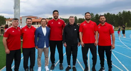 Bakan Bak'tan  Olimpiyat Oyunları’na hazırlanan sporculara ziyaret