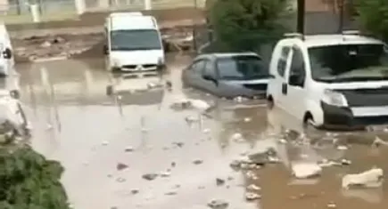 Kocaeli'de sağanak yağış hayatı felç etti