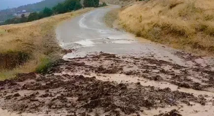 Sağanak yağışın ardından Osmancık'ta yollar çamur içinde kaldı