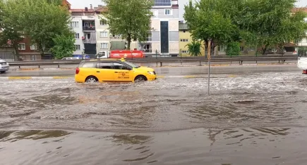 Denizli’de şiddetli yağış: Ulaşımda aksamalar oldu