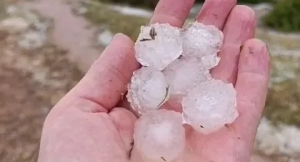 Kütahya'da sağanak yağış ve dolu etkili oldu