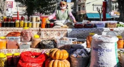 Buca’da el emeği ürünler sergileniyor