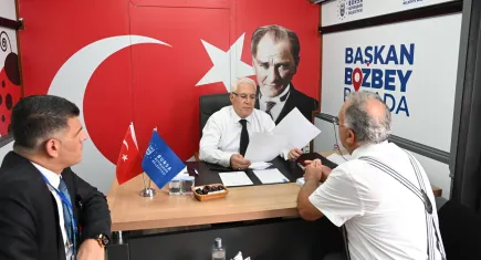 Büyükşehir Belediye Başkanı makamını taşıdı