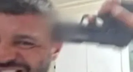 Canlı yayında kafasına sıktı!