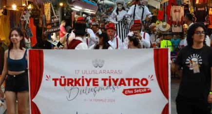  Selçuk tiyatro ile buluştu