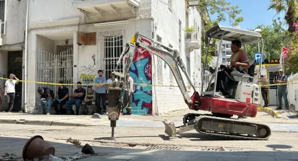Alsancak'ta ekipler harekete geçti: Kablolar 50 santim aşağı alınıyor  