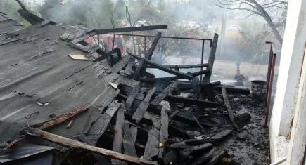Antalya'daki yangında ev kullanılamaz hale geldi