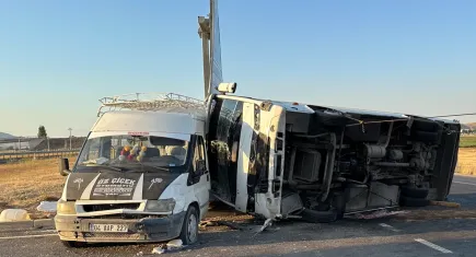 İşçileri taşıyan iki araç çarpıştı: 1 ölü, 16 yaralı