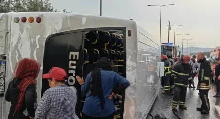 Tarım işçilerini taşıyan otobüs devrildi: Çok sayıda yaralı var!