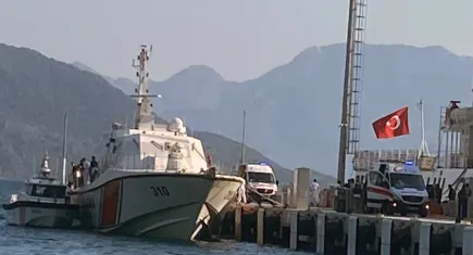 Yanan teknedeki yaralılar hastanelere sevk ediliyor