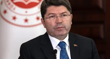Bakan Tunç: Çeşme'deki yangının çıkmasına neden olduğu değerlendirilen 4 şüpheli gözaltına alındı!