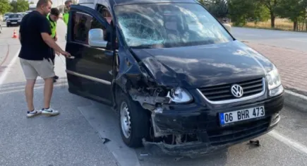 Hafif ticari aracın çarptığı elektrikli bisiklet sürücüsü hayatını kaybetti