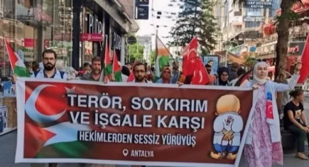 Hekimler bir kez daha Gazze için yürüdü