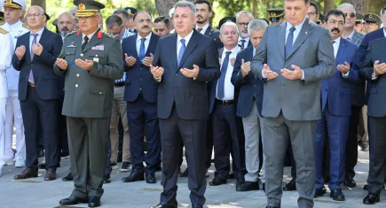 İzmir'de 15 Temmuz şehitleri dualarla anıldı
