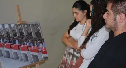 Bu sergide 15 Temmuz demokrasi mücadelesi fotoğraflarla anlatılıyor