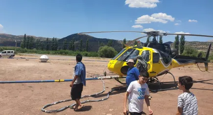 Helikopterle maden araştırması  vatandaşların ilgisini çekti
