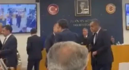 CHP ve AK Partili milletvekilleri arasında “video çekme” tartışması