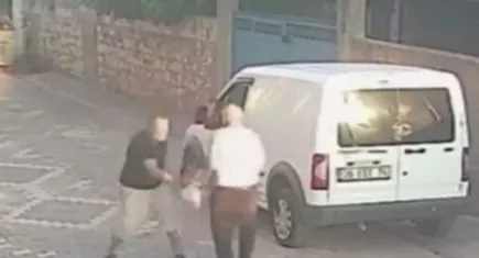 İzmir’de 70 yaşındaki yaşlı adama sopayla saldırı