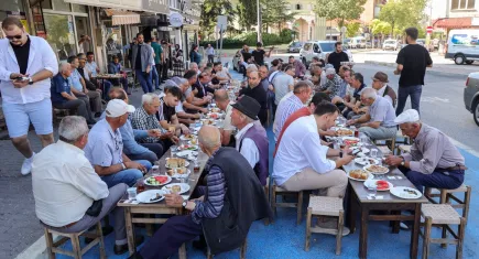 Özkan Yalım, esnaf ve vatandaşla buluştu  