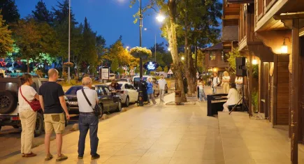 Bilecik'te sokakta piyano konseri