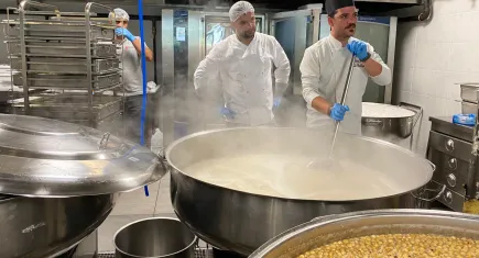 İstanbul'da aşure kazanları kaynamaya başladı  