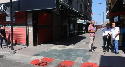İzmir Alsancak'ta 2 kişinin elektrik akımına kapılarak can verdiği noktada bilirkişi incelemesi