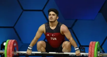 Türkiye'nin halterdeki madalya umudu: Muhammed Furkan Özbek