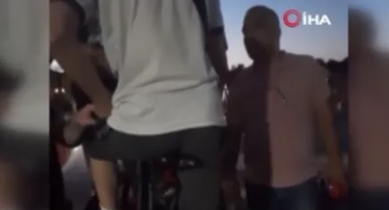 Bisiklet parkında kokru dolu anlar: Bisiklet süren çocuğu tehdit ettiler