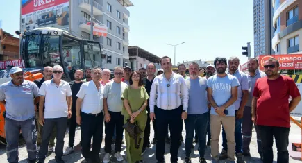 Bornova Belediyesi yol çalışmalarına devam ediyor