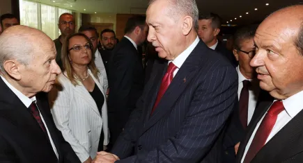 Cumhurbaşkanı Erdoğan'a, KKTC'de filografi tablo hediye edildi