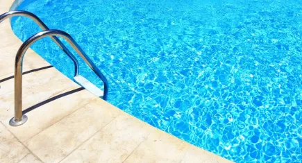 Havuz sularına dikkat: El ayak ağız hastalığını bulaştırabilir