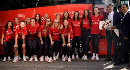 A Milli Kadın Voleybol Takımı Paris yolculuğuna start verdi