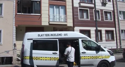 İstanbul'da öfkeli koca karısını ve çocuklarını bıçakladı!